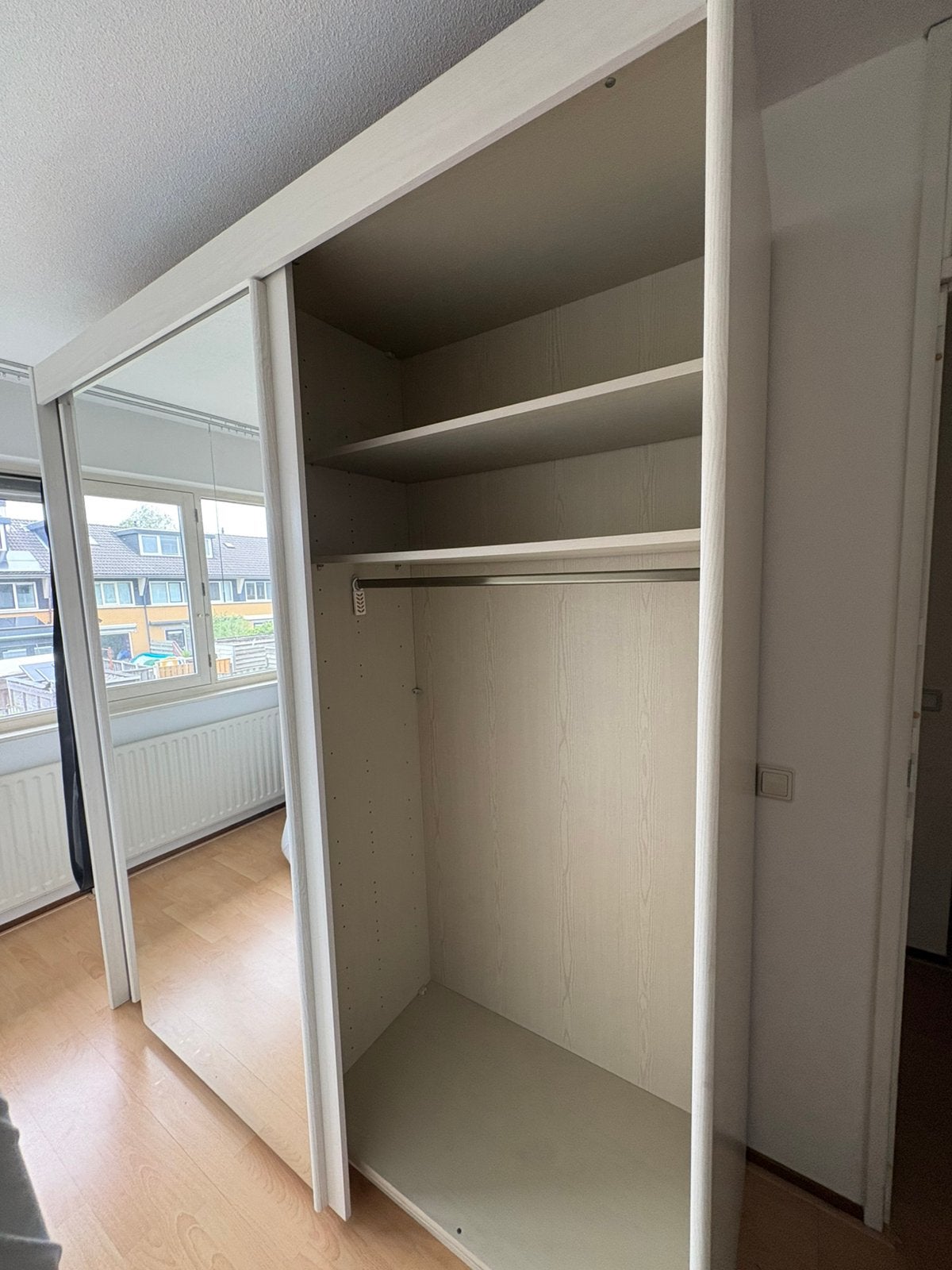Kledingkast met een spiegel, Ophalen, Zo goed als nieuw, 50 tot 75 cm, 150 tot 200 cm