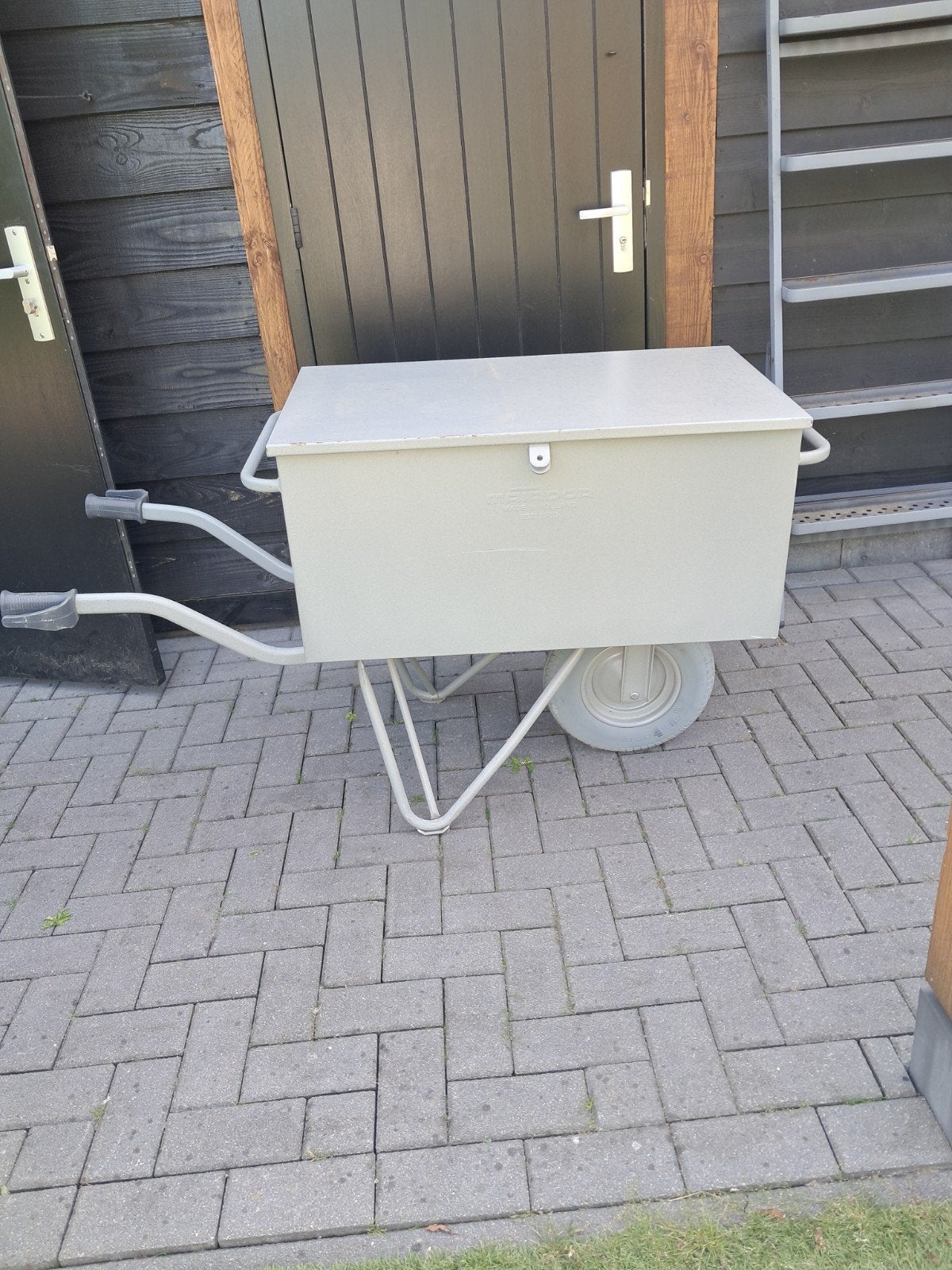 Gereedschapskar / Kruiwagen met opbergkist, Ophalen, Gebruikt, Handmatig, Onbekend
