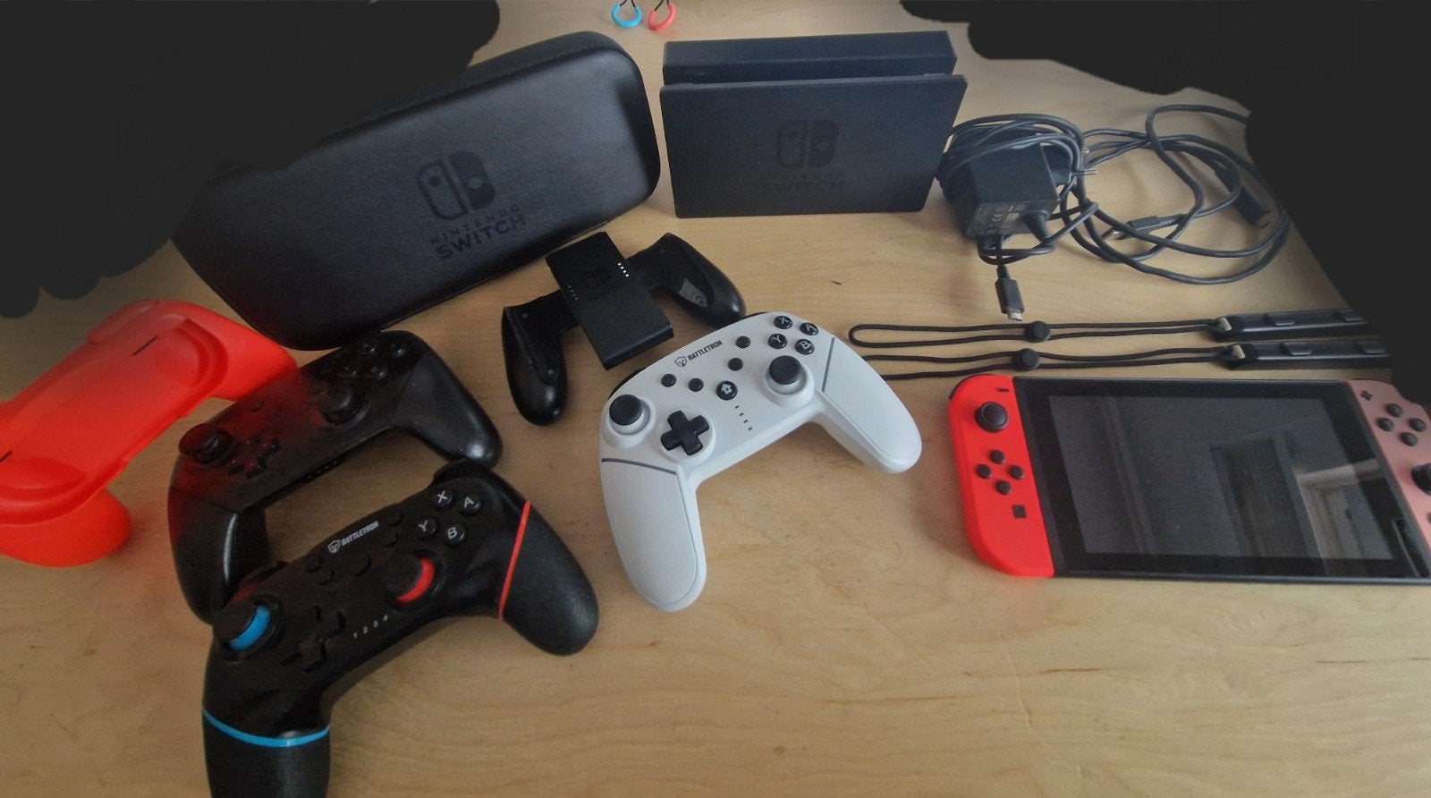 Nintendo Switch 1 - Rood en Roze in goede staat + 1 spel, Ophalen of Verzenden, Zo goed als nieuw, Met 2 controllers, Switch Original