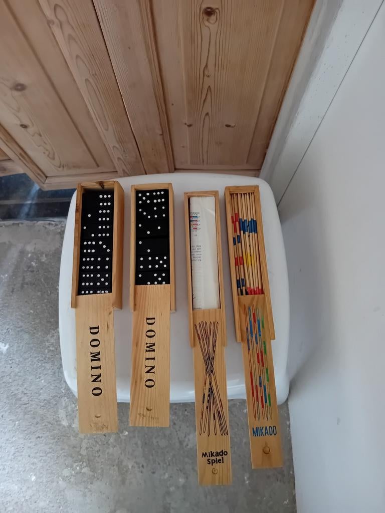 2 x domino en 2 x mikado in houten kistjes, Ophalen, 10 tot 50 stukjes