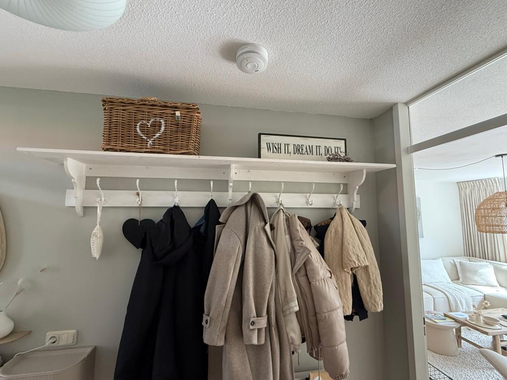 Witte wandkapstok 2 meter met 8 haken, Huis en Inrichting, Woonaccessoires | Kapstokken, Wandkapstok, Gebruikt, 200 cm of meer