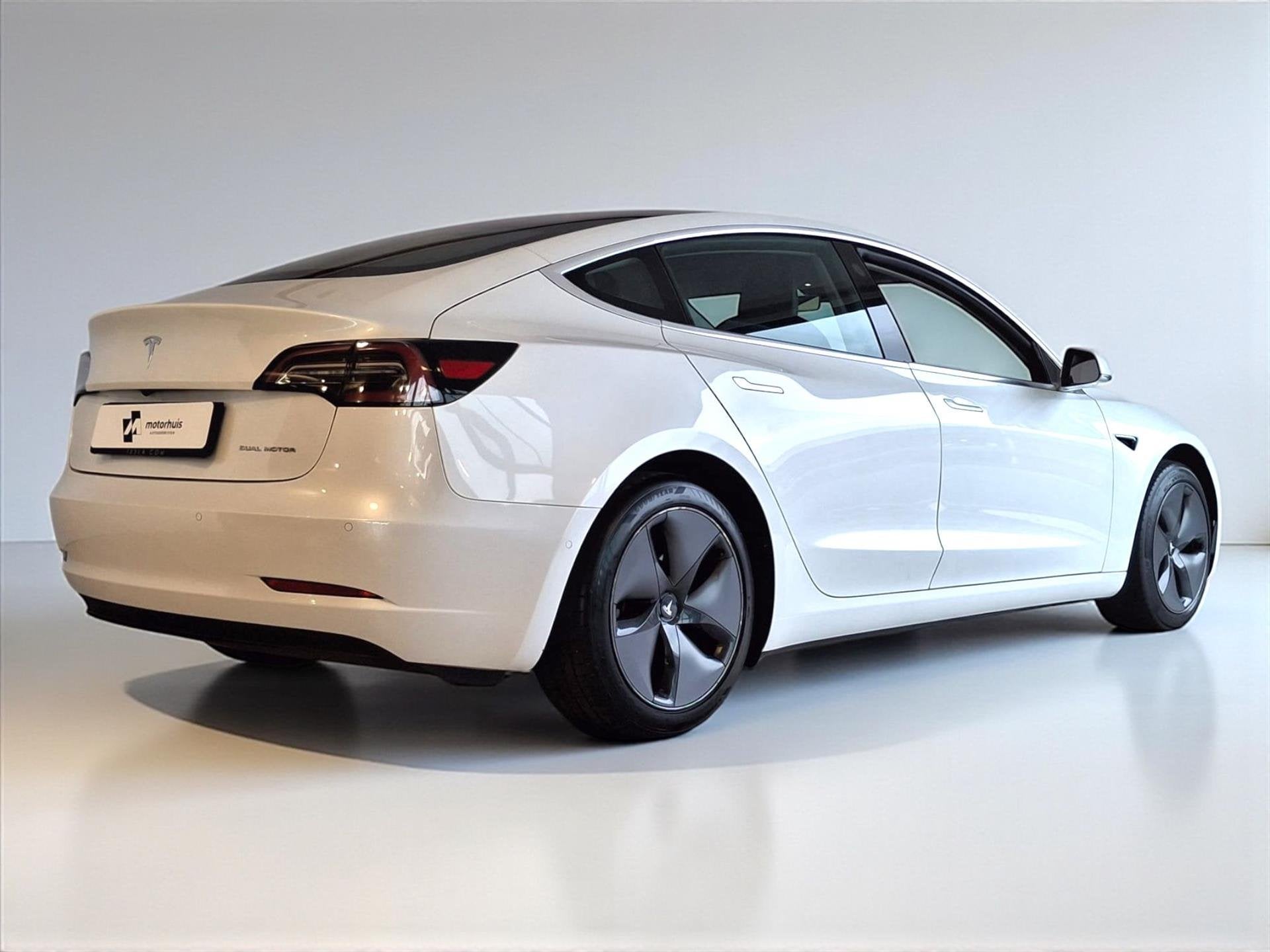 Tesla Model 3 Long Range AWD 75 kWh, Auto's, Automaat, Zwart, Adaptive Cruise Control, Wit