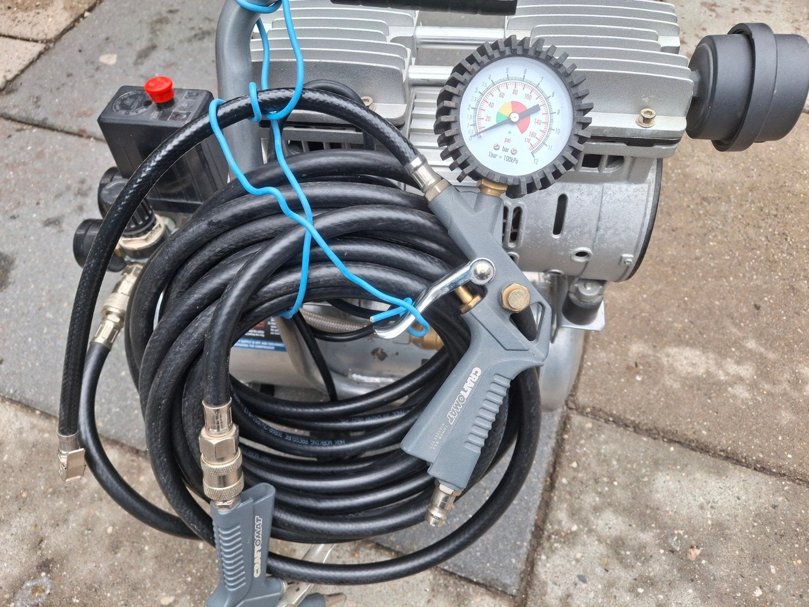 Hyundai compressor stil, olievrije z.g.a.n, Ophalen, 6 tot 10 bar, Zo goed als nieuw, Minder dan 200 liter/min