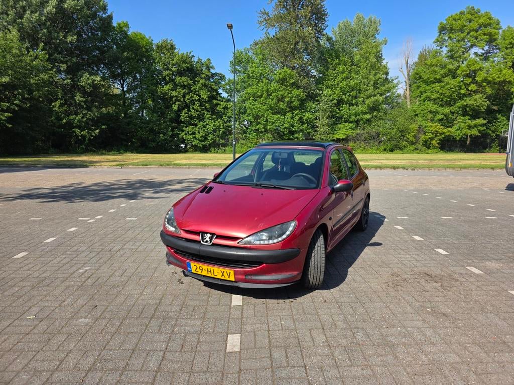 Peugeot 206 1.4 5D 2001 Rood Panorama Sport, Auto's, Voorwielaandrijving, 4 cilinders, Origineel Nederlands, Particulier