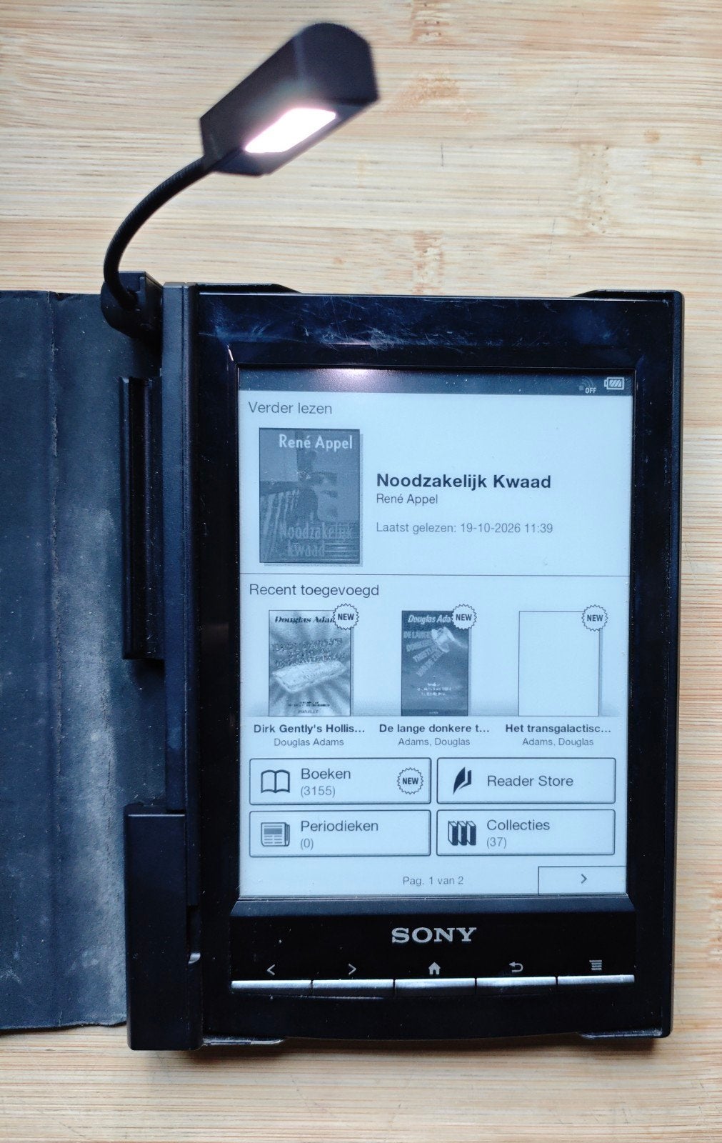 Sony E-reader met leeslampje en 3200 boeken, Gebruikt, 6 inch of minder, Ophalen of Verzenden, 4 GB of minder