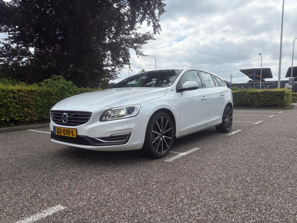 Volvo V60 D5 Twin Engine 231pk Geartronic AWD Plug In Hybrid, Auto's, Automaat, Beige, Lederen bekleding, Wit