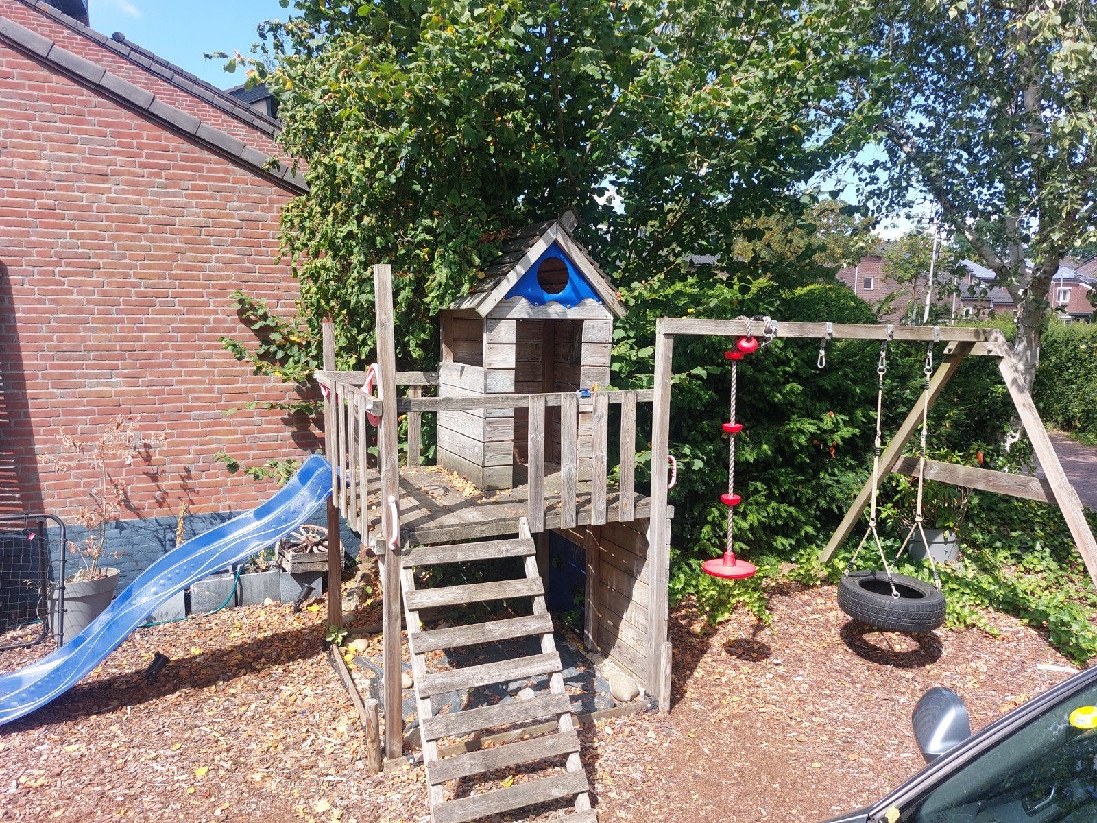 Groot speeltoestel, glijbaan, schommels x2, klimstuk, zandba, Kinderen en Baby's, Speelgoed | Buiten | Speeltoestellen, Ophalen of Verzenden