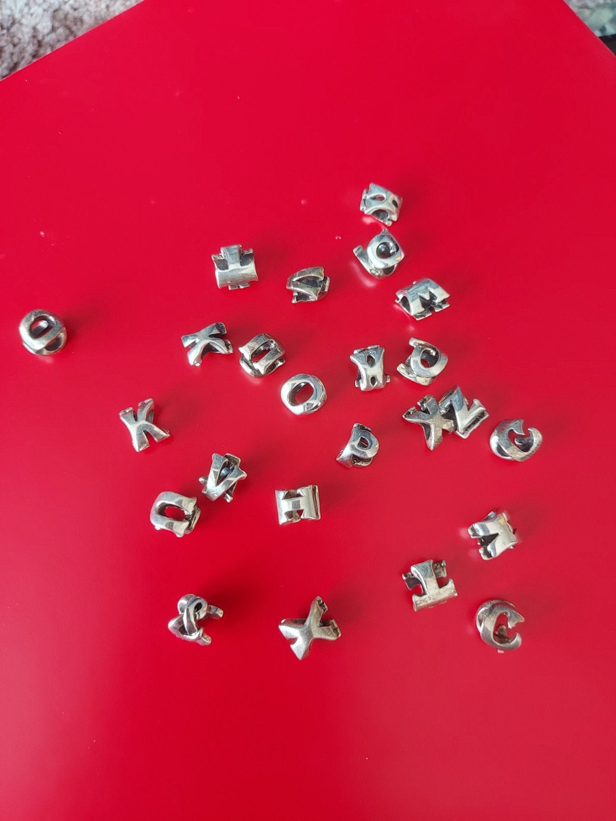 Zilveren letter bedels 925 voor ketting of armband, Overige merken, Ophalen of Verzenden, Zo goed als nieuw, 4 bedels of meer