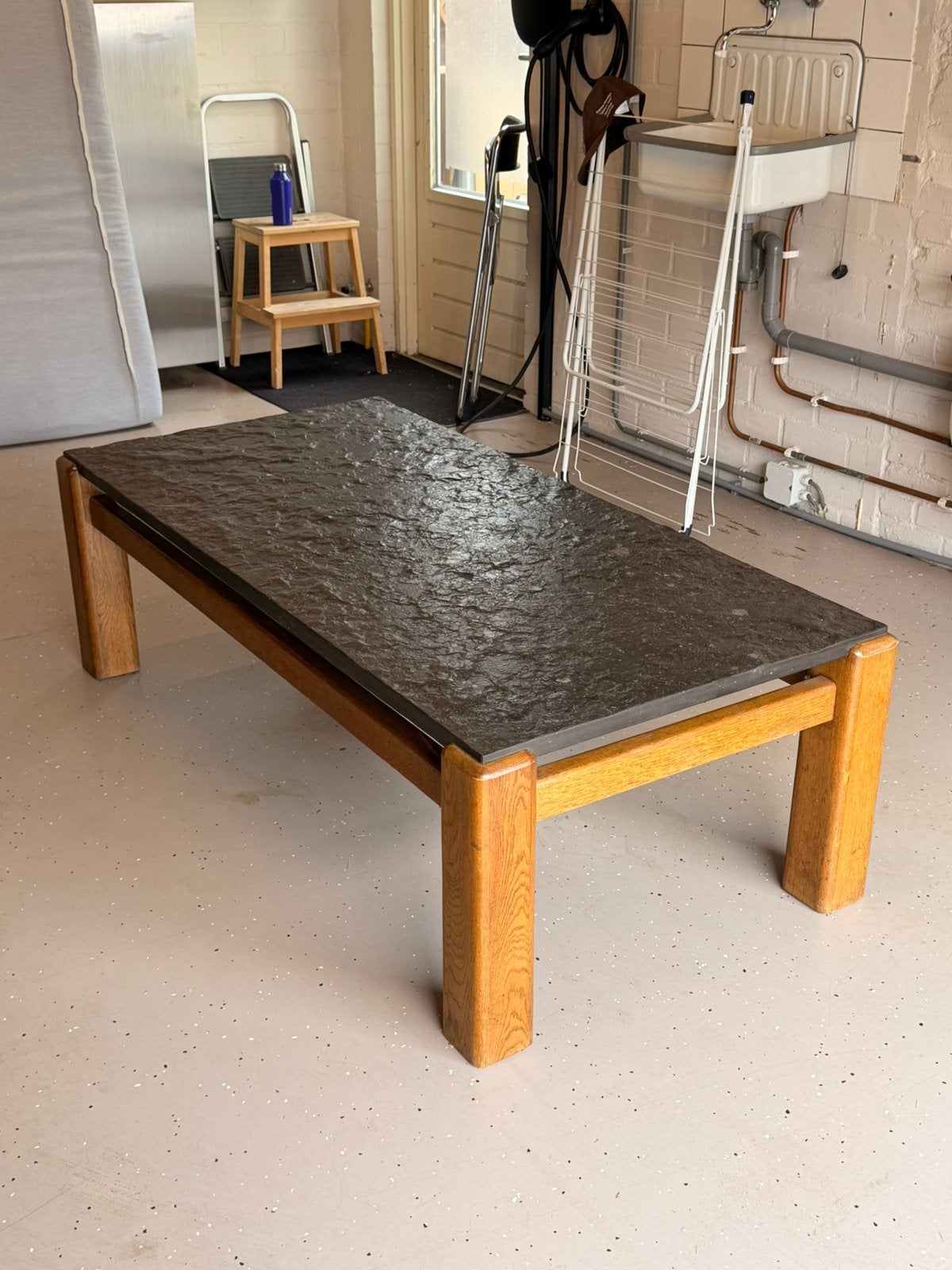 Brutalist houte salontafel met graniet blad, Huis en Inrichting, 100 tot 150 cm, Zo goed als nieuw, Rechthoekig, 50 tot 100 cm