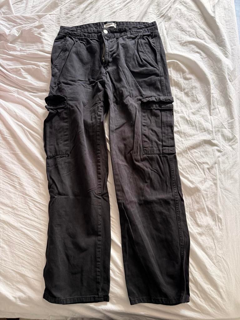 Pull & Bear Zwarte Cargo Broek Licht Baggy Maat 42, Ophalen of Verzenden, Gedragen, Zwart, W32 (confectie 46) of kleiner