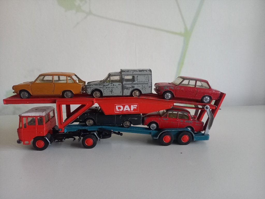 Daf 2600 autotransporter met lading dafjes -lion car-, Ophalen of Verzenden, Gebruikt, Bus of Vrachtwagen, Lion Toys