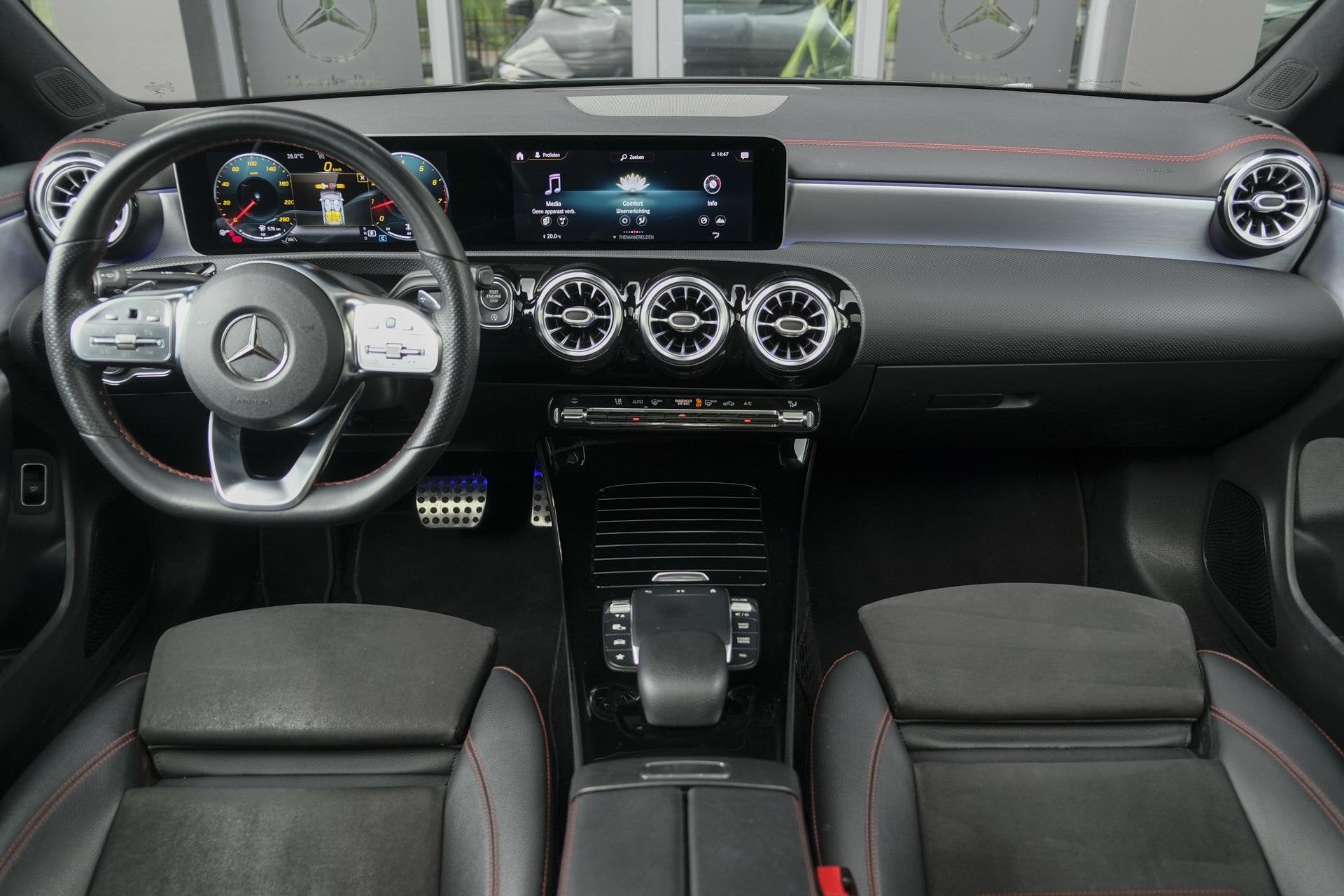 Mercedes-Benz CLA-klasse CLA250 AMG 224pk Panoramadak Night, Auto's, Mercedes-Benz, CLA, 15 km/l, Gebruikt, 4 cilinders