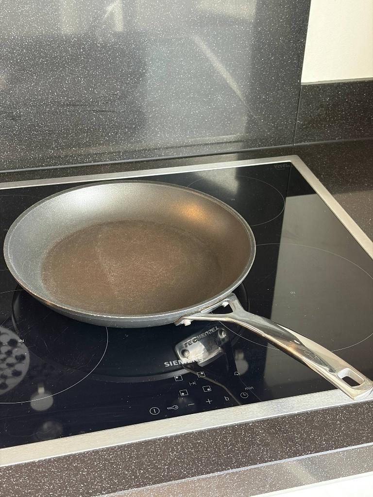 Le Creuset Les Forgees Frying Pans 28cm (Set of 2), Ophalen, Overige materialen, Gebruikt, Inductieplaat