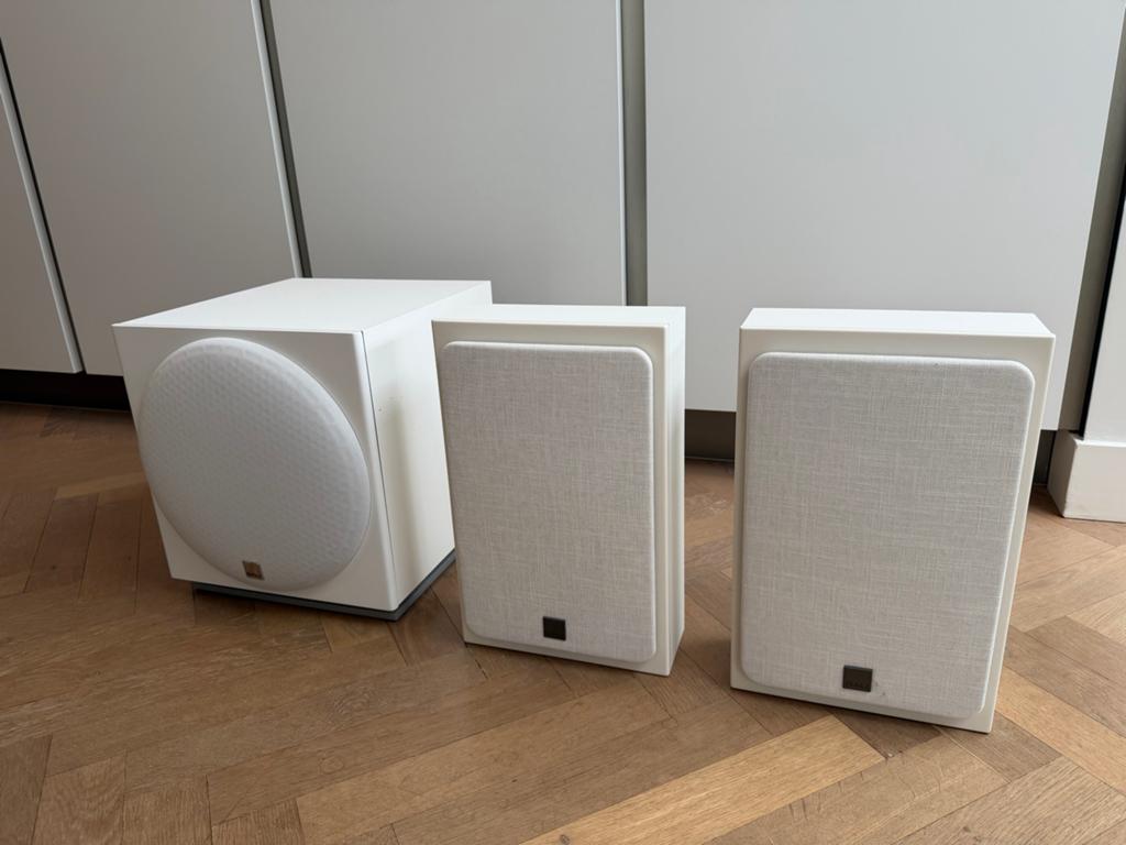 DALI Oberon On-Wall Speakers & DALI Subwoofer E-12F, Zo goed als nieuw, Complete surroundset, 120 watt of meer, Ophalen