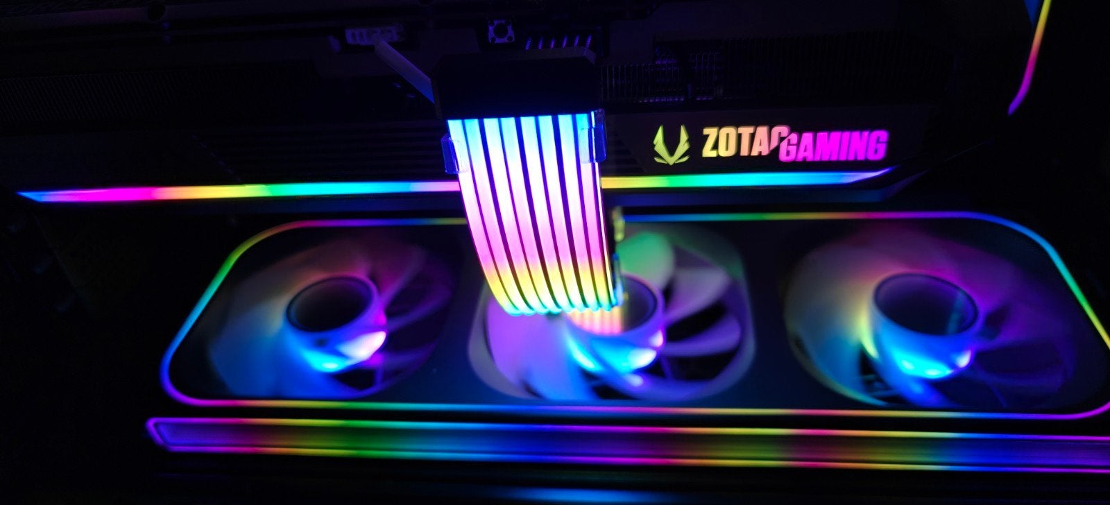Foto 10 van [NIEUW] Game PC | RTX 5080 | Ryzen 9800x3d | 32GB | Gen5 SSD