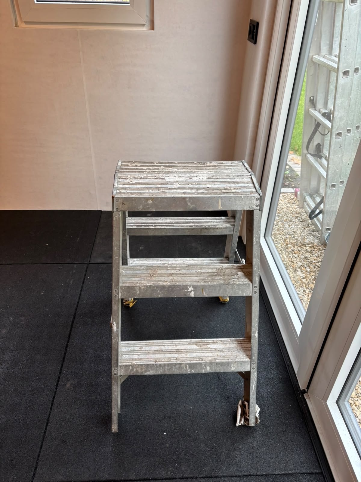 Gebruikt schilderstrapje - Ideaal voor klussen, Doe-het-zelf en Verbouw, Ophalen, Gebruikt, Trap, Minder dan 2 meter