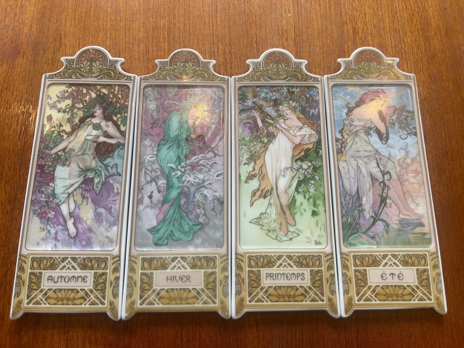 Alphonse Mucha - De Vier Seizoenen - Art Nouveau porselein!, Art nouveau, Ophalen of Verzenden, Wanddecoratie, 20 - 50 cm