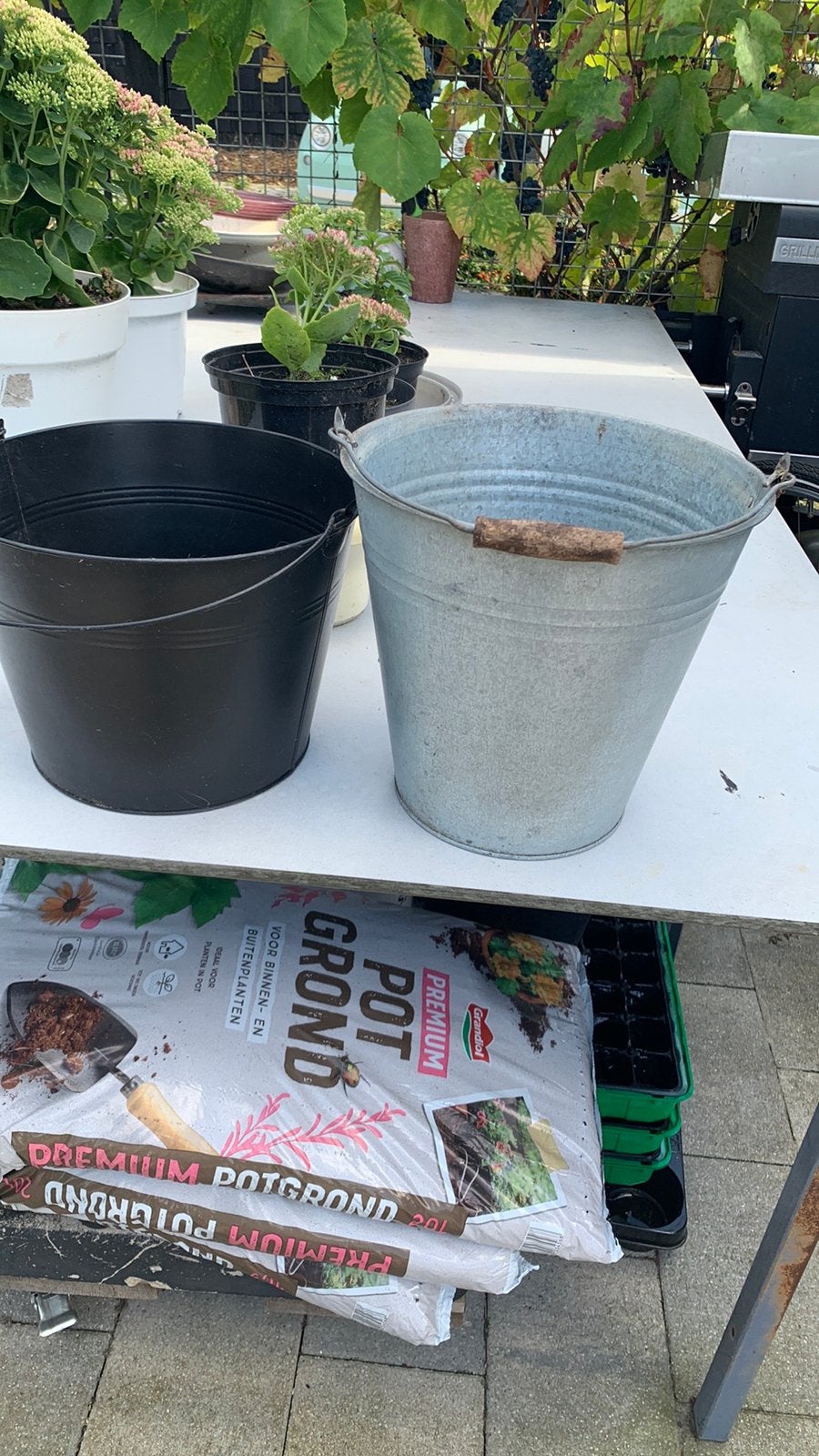 2 emmers €7, Tuin en Terras, Ophalen, Gebruikt, Rond, Aardewerk
