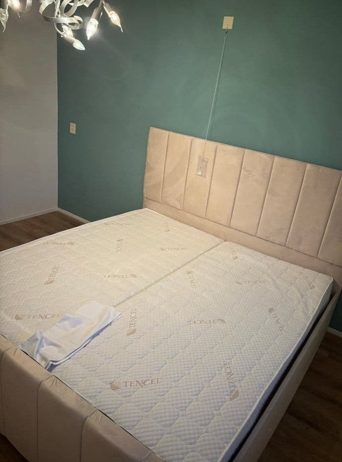 Tweepersoonsbed met gestoffeerd hoofdbord, Ophalen, Beige, 180 cm, 200 cm