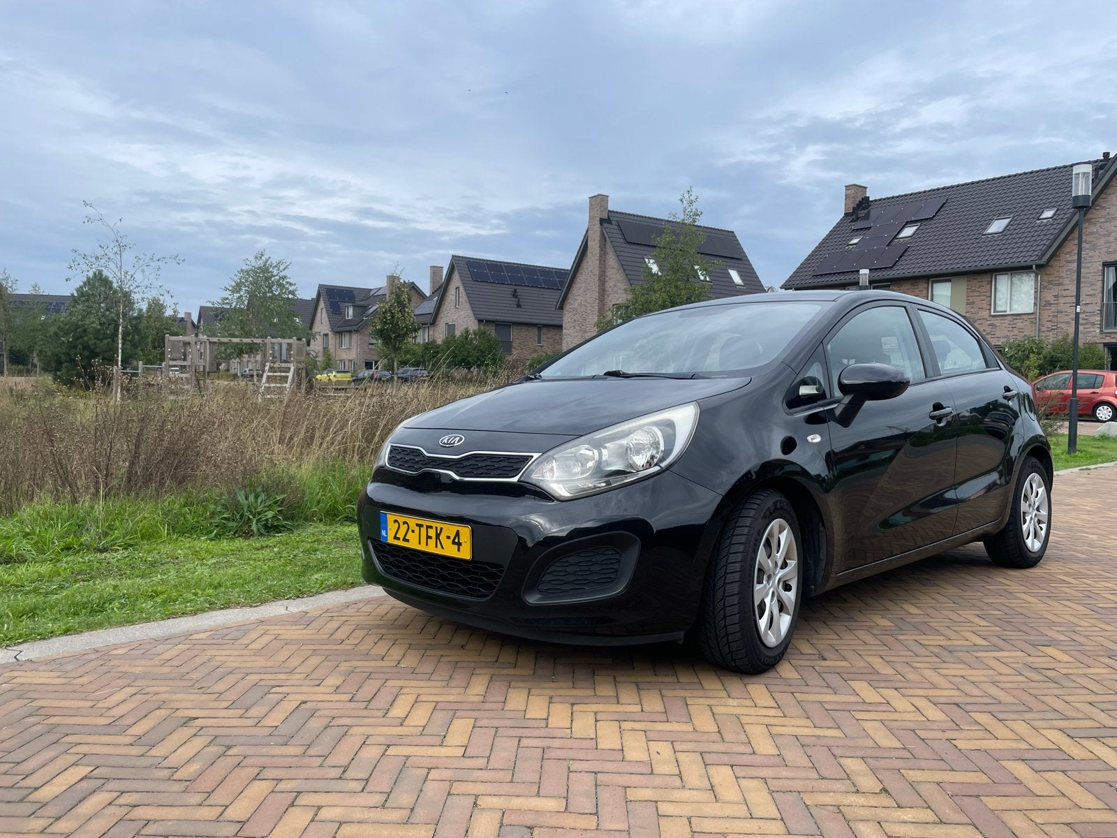 Kia Rio 1.2 I 5DRS 2012 comfort pack | & car play | trekhaak, Auto's, 450 kg, 40 €/maand, 4 cilinders, Zwart