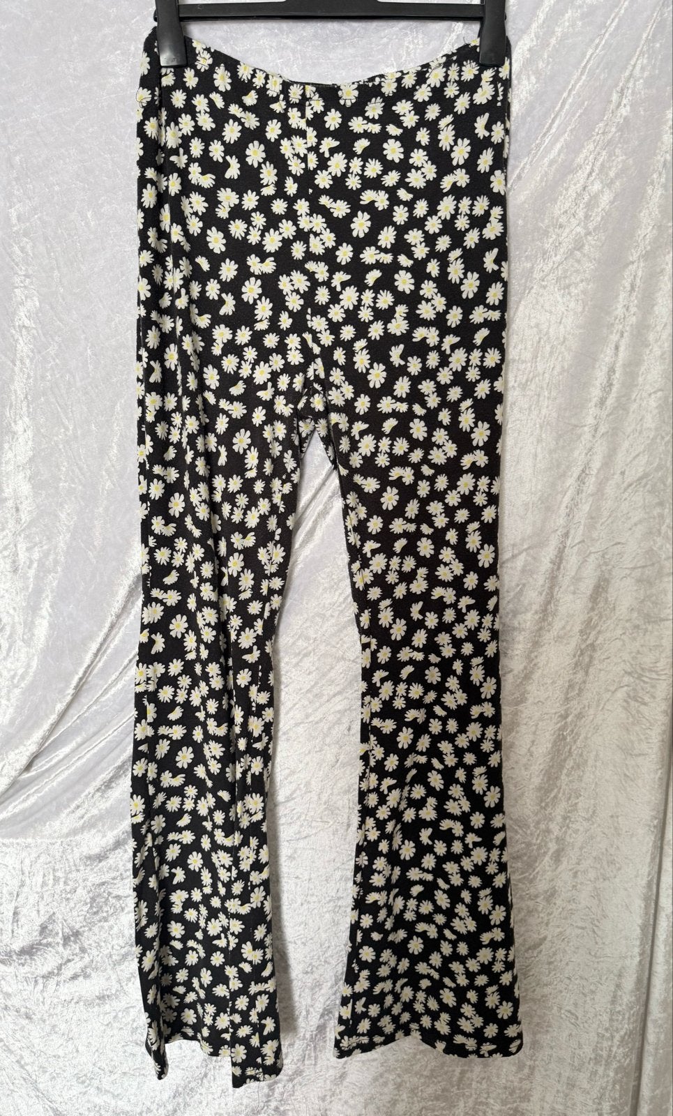 Shein flared broek met madeliefjesprint - Maat L, Kleding | Dames, Zwart, Maat 42/44 (L), Ophalen of Verzenden, Lang