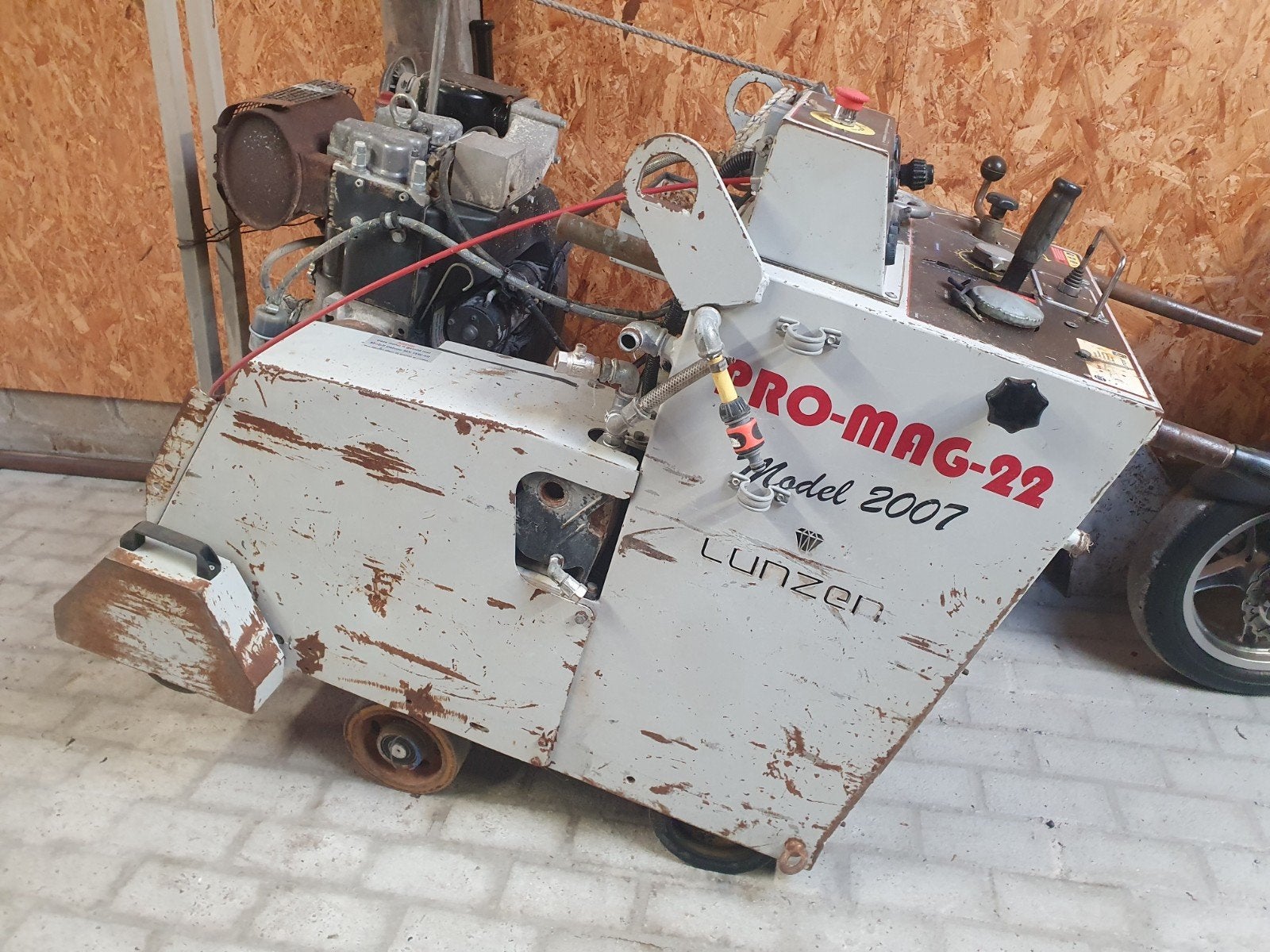 Lunzen Pro-Mag 22 Diesel Vloerenzaag met Accessoir, Ophalen