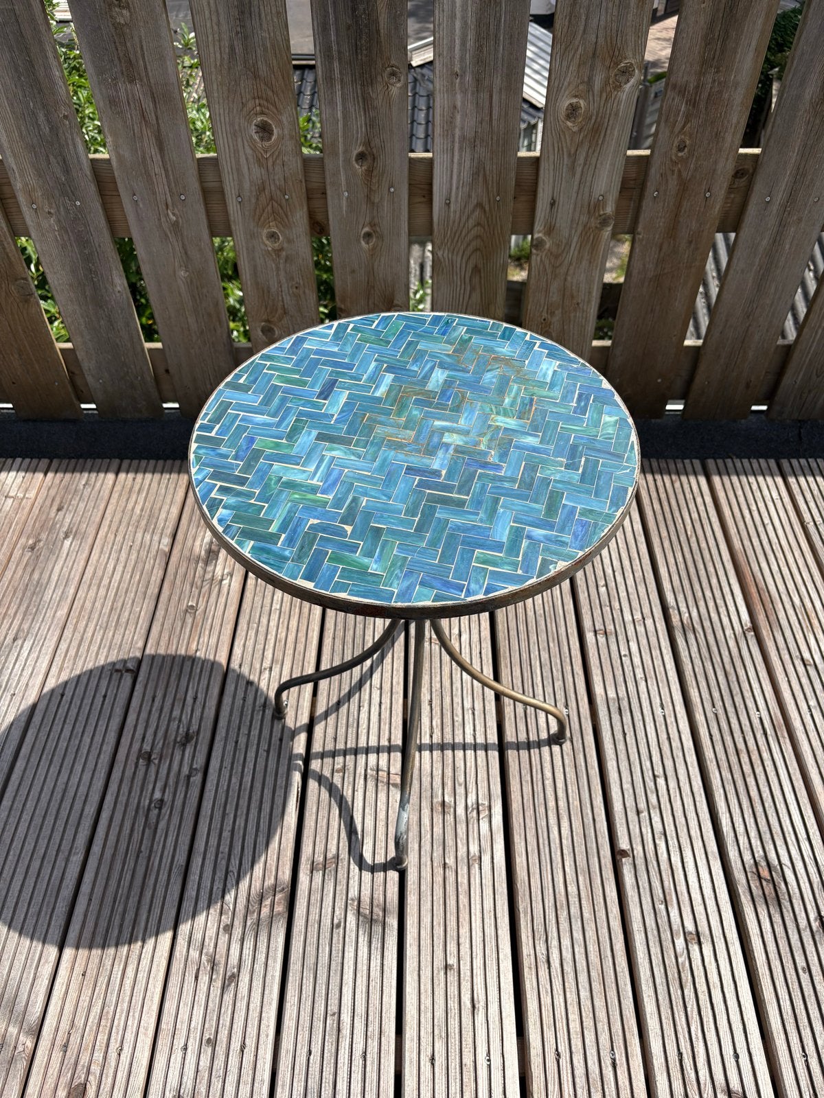 Ronde mozaïek bijzettafel met blauw/groene tegels, Ophalen, Gebruikt, Rond, Metaal