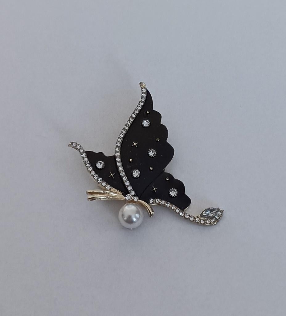Vlinder broche, Sieraden, Tassen en Uiterlijk, Broches, Nieuw, Overige materialen, Overige kleuren, 4 tot 7 cm, Met strass, Ophalen of Verzenden