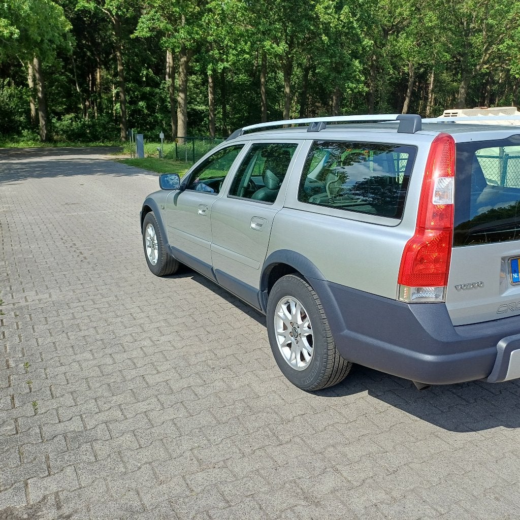 Volvo XC70 2.4 D5 AWD Geartronic 2006 Grijs, Auto's, Volvo, Automaat, Automatische klimaatregeling, 1694 kg, 1800 kg