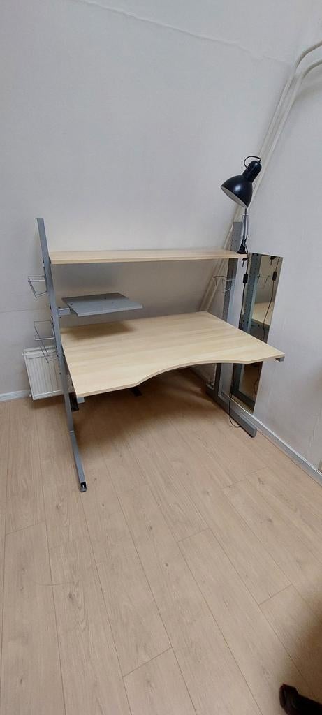 Ikea bureau in goede staat in hoogte verstelbaar, Ophalen, Gebruikt
