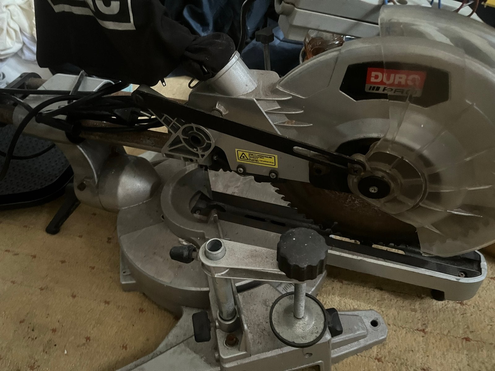 Afkortzaag Duro Pro defect, Doe-het-zelf en Verbouw, Gereedschap | Zaagmachines, Gebruikt, 600 tot 1200 watt, Ophalen of Verzenden