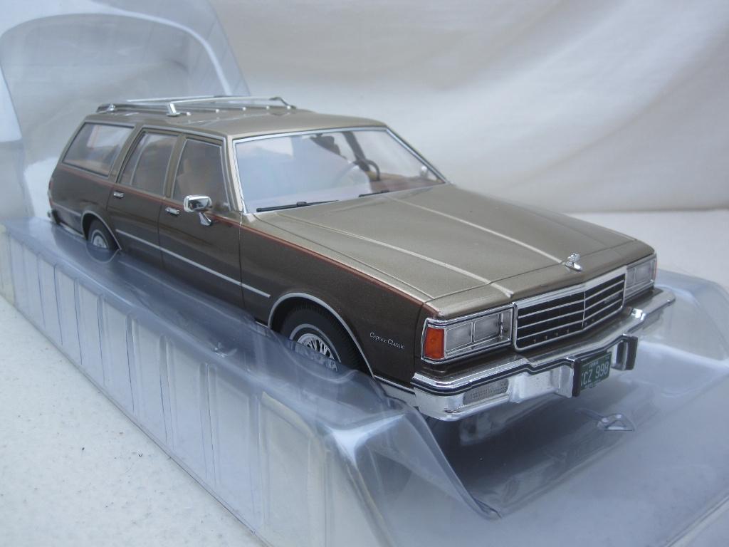 Chevrolet Caprice Estate Wagon 1985 Beige met bruin 1:18 MCG, Ophalen of Verzenden, Nieuw, Auto, Overige merken