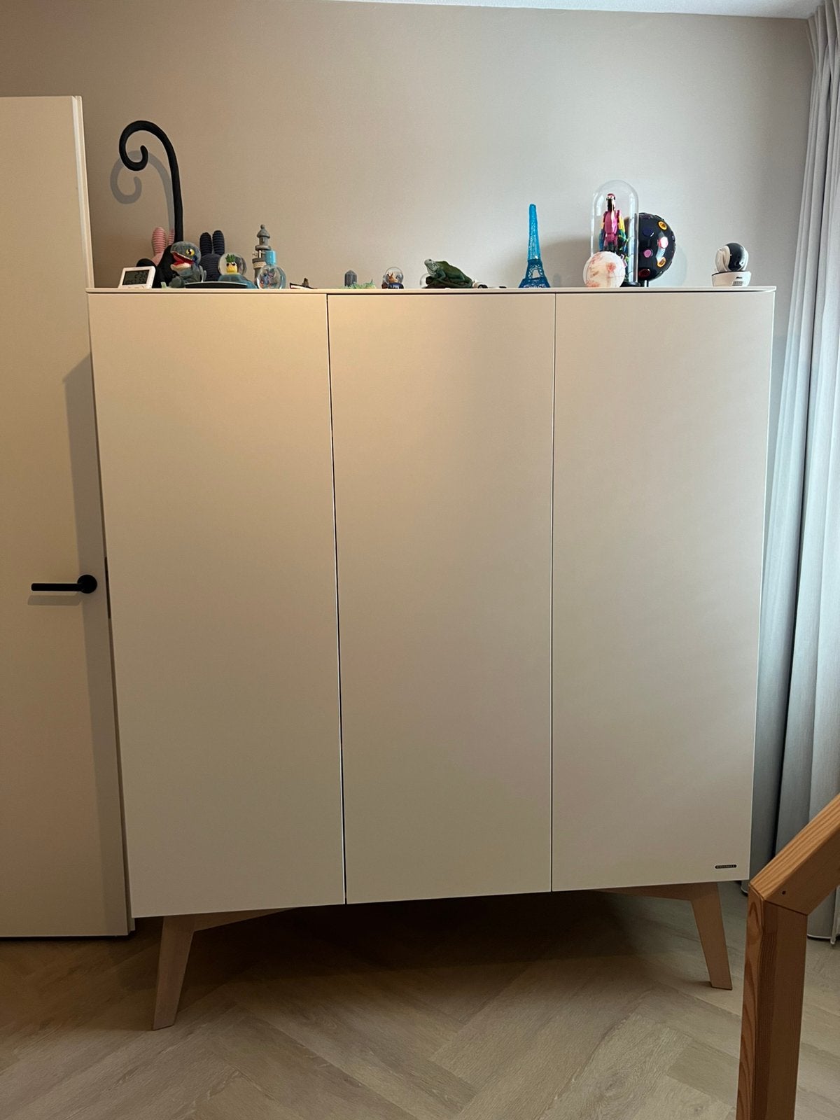 Kidsmill sixties kledingkast 3-deurs, Kinderen en Baby's, Kinderkamer | Commodes en Kasten, Ophalen, 50 tot 70 cm, 105 cm of meer