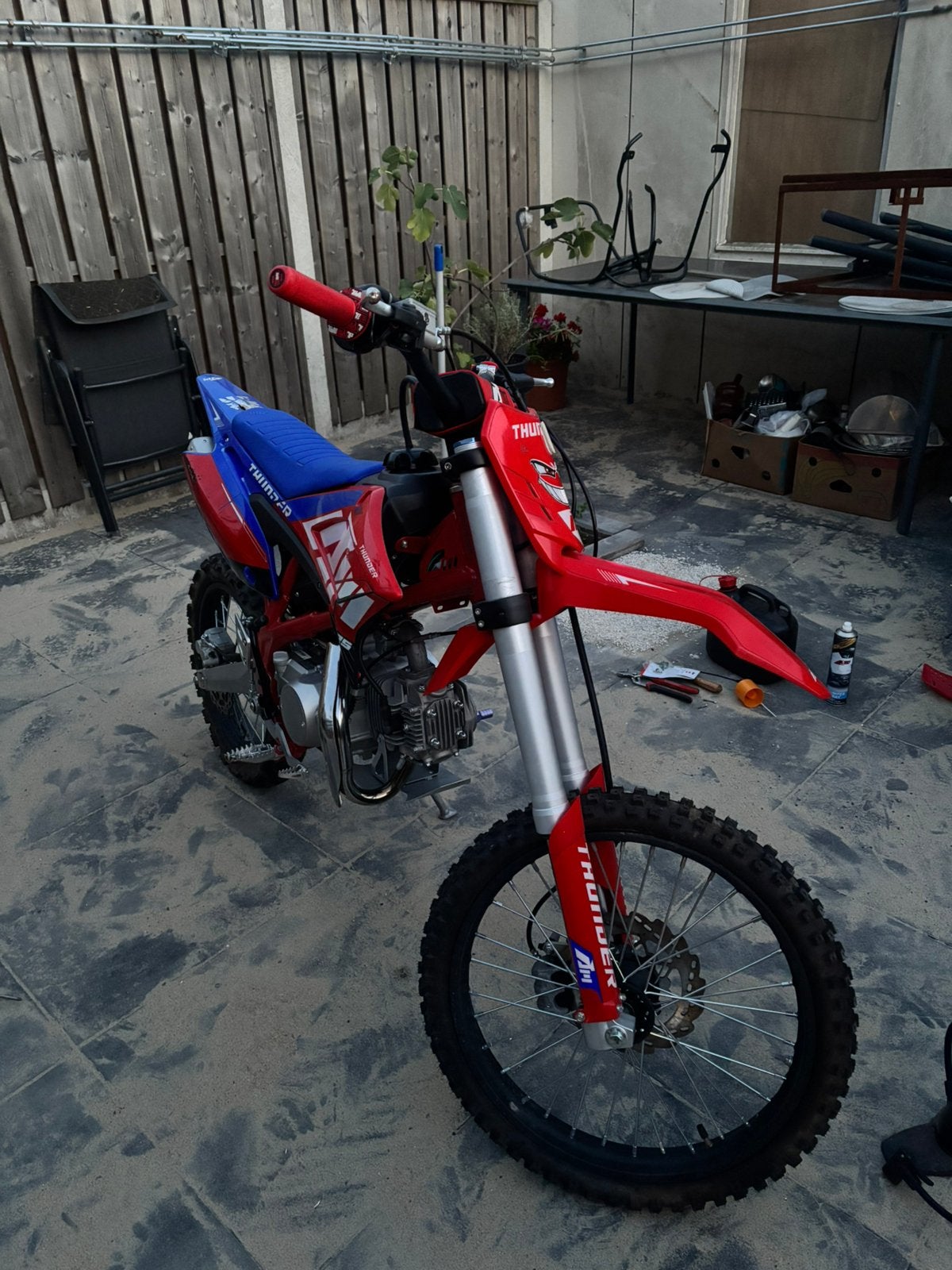 Apollo Thunder 125cc Crossmotor 2026 slechts 65 min gereden, Fietsen en Brommers, Brommers | Crossbrommers, Ophalen, Zo goed als nieuw