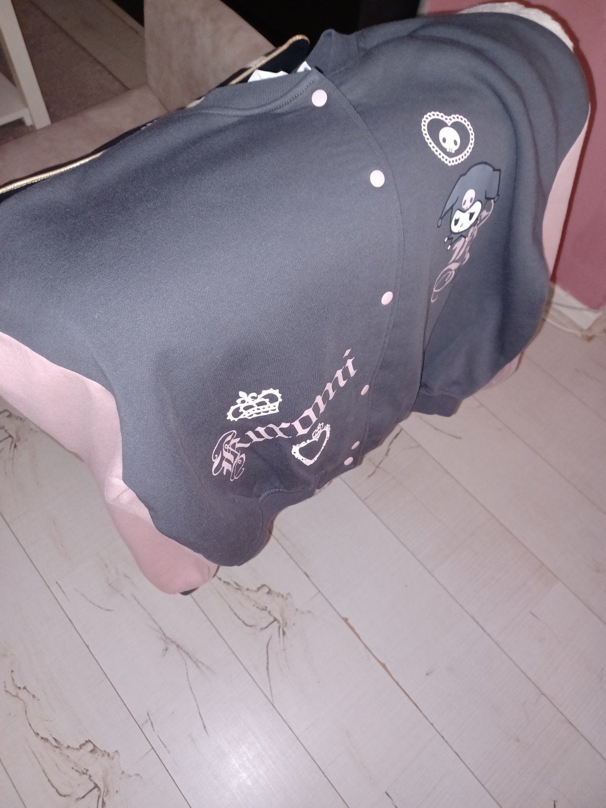 H&M Kuromi Bomberjack - Zo goed als nieuw, H&M, Ophalen of Verzenden, Zo goed als nieuw, Maat 34 (XS) of kleiner