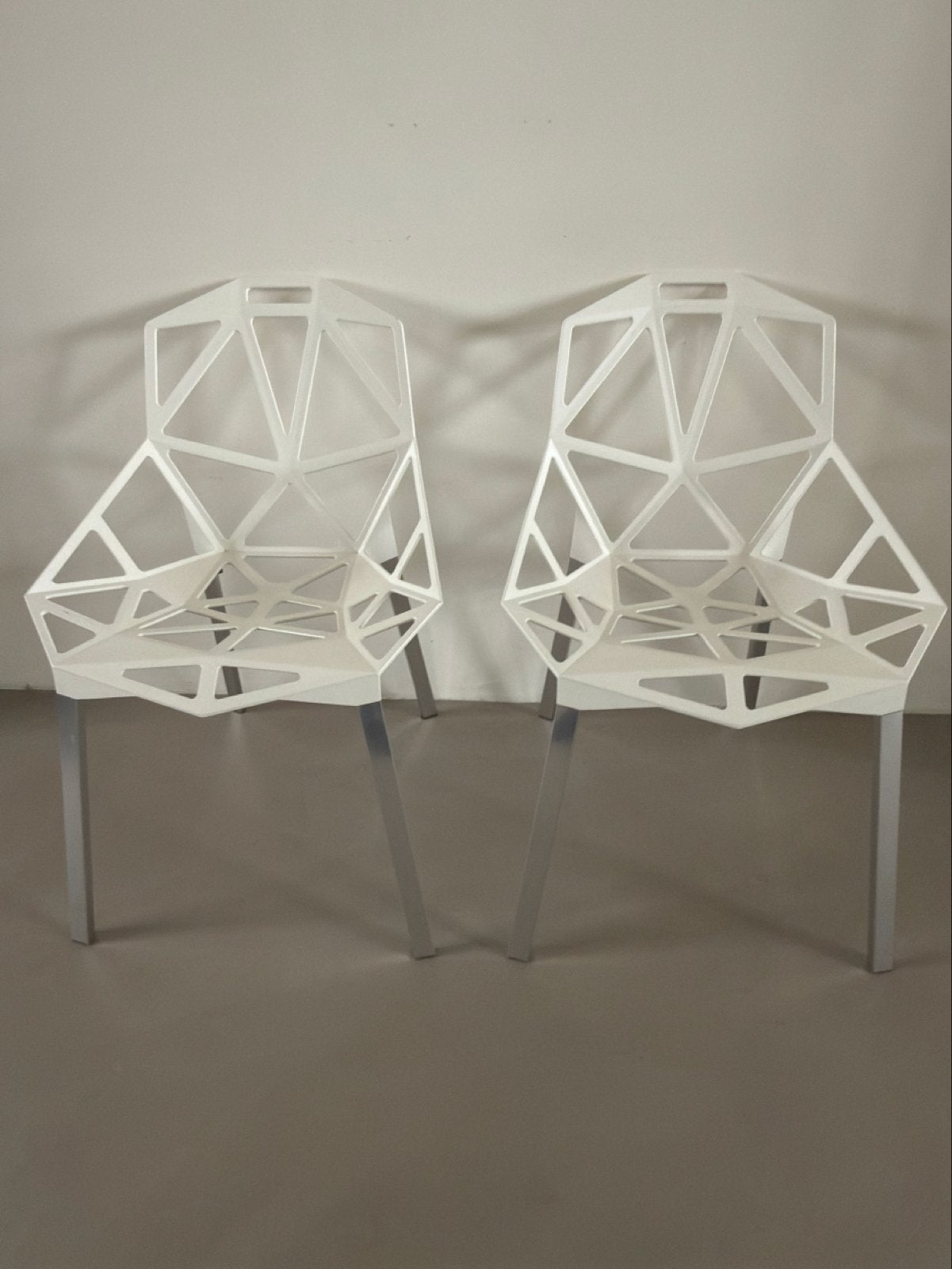2x Chair_ MAGIS One Konstantin Grcic stoelen - Wit/aluminium, Huis en Inrichting, Gebruikt, Twee, Wit, Ophalen of Verzenden