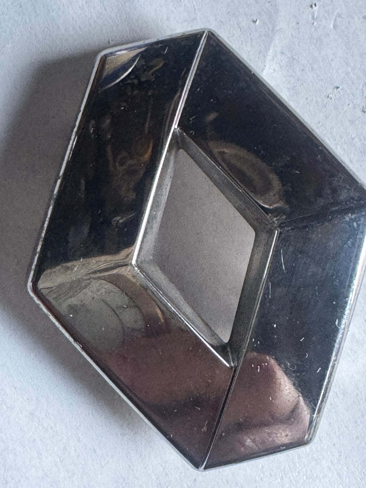 Renault embleem - Origineel onderdeelnr 3200 044643, Auto-onderdelen, Gebruikt, Renault, Ophalen of Verzenden, Achter