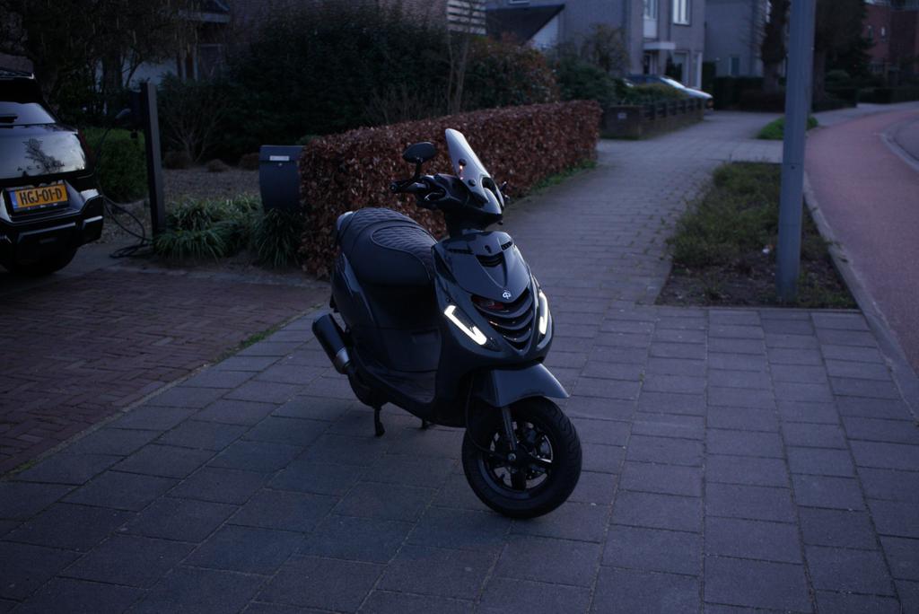 Piaggo zip full option 50cc 2019, Ophalen, Maximaal 45 km/u, Zip, Zo goed als nieuw