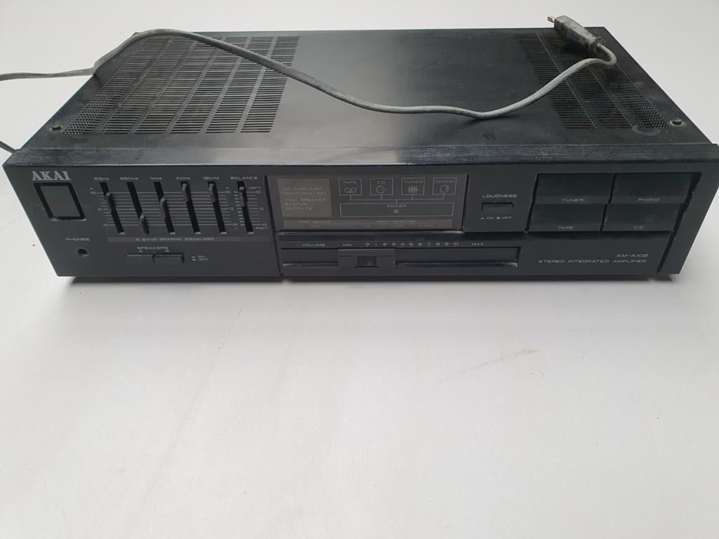 Akai AM A102 amplifier, Ophalen of Verzenden, Zo goed als nieuw, Minder dan 60 watt, Overige merken