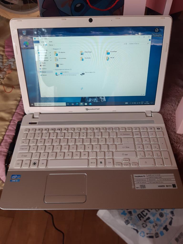 Nette laptop core i3 met ssd schrijf, Computers en Software, Ophalen, 2 tot 3 Ghz, 15 inch, Zo goed als nieuw