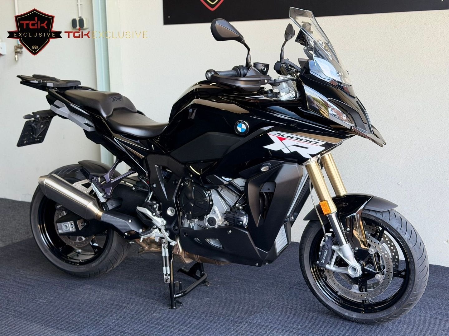 BMW S 1000 XR TRIPLE BLACK BTW DYNAMIC NIEUWSTAAT S1000XR, 4 cilinders, Motorrijbewijs A, Bedrijf, Meer dan 35 kW