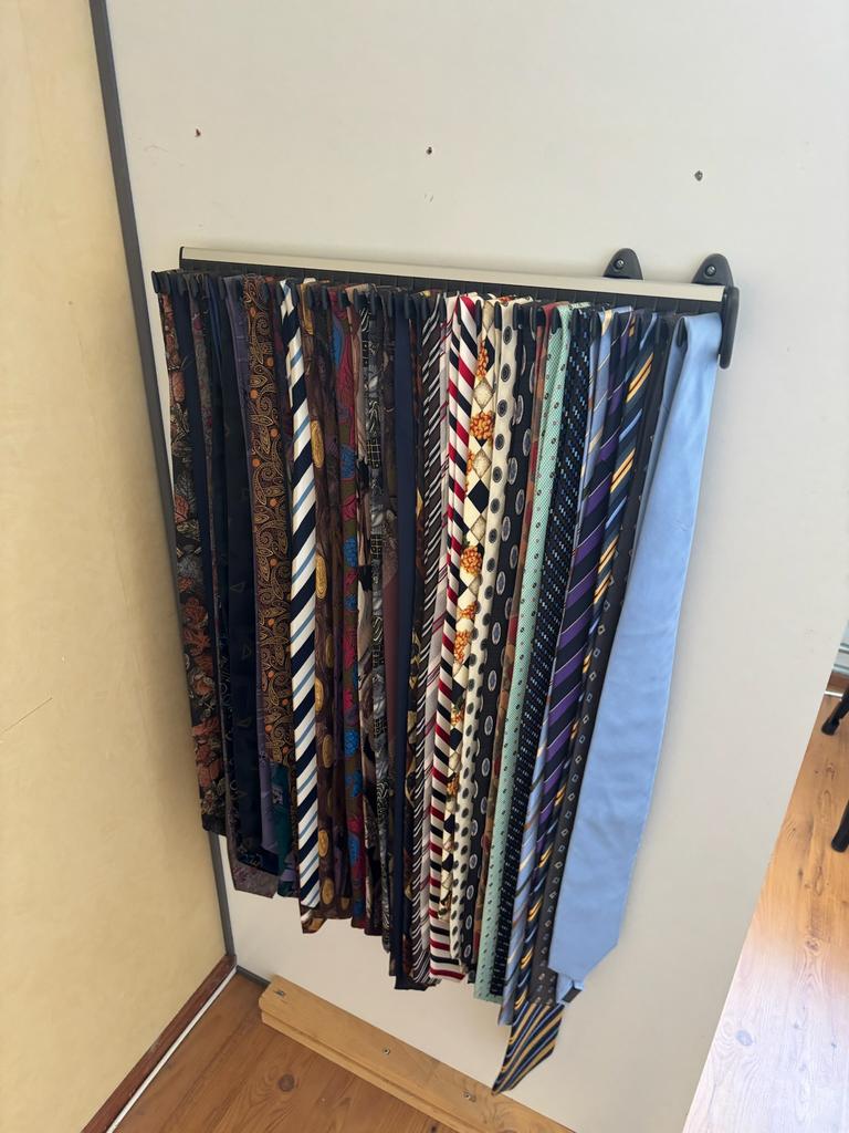 Uitschuifbaar stropdassen rek, Ophalen of Verzenden, Zo goed als nieuw, Overige kleuren