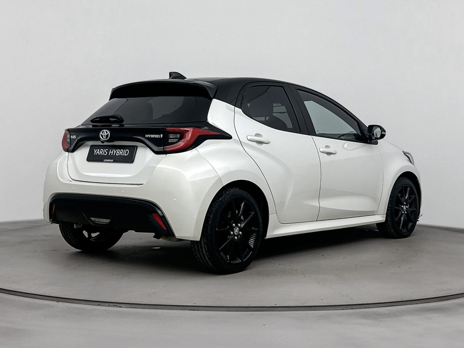 Toyota Yaris 1.5 Hybrid Executive Pano | JBL-Audio | Glazen, Auto's, 12 maanden, 450 kg, Gebruikt, Zwart