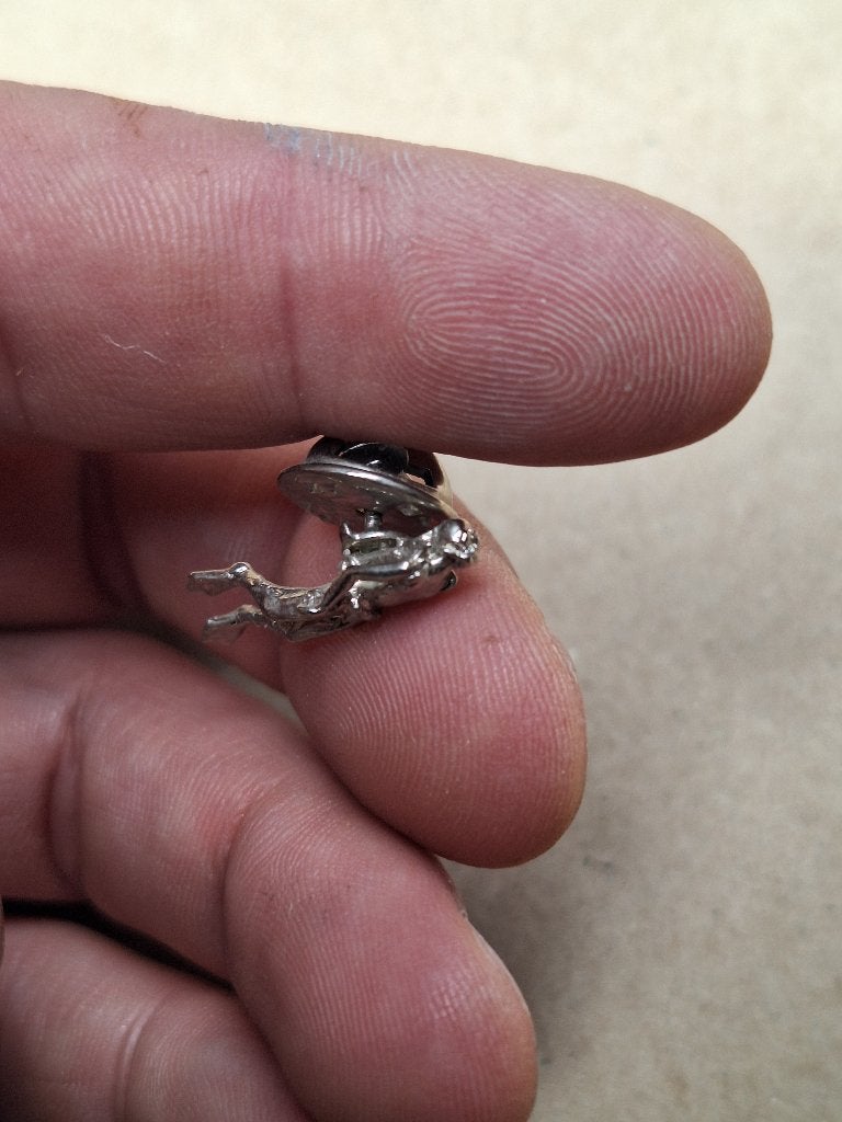 Pin duiker zilver kleur klein, Ophalen of Verzenden, Zo goed als nieuw