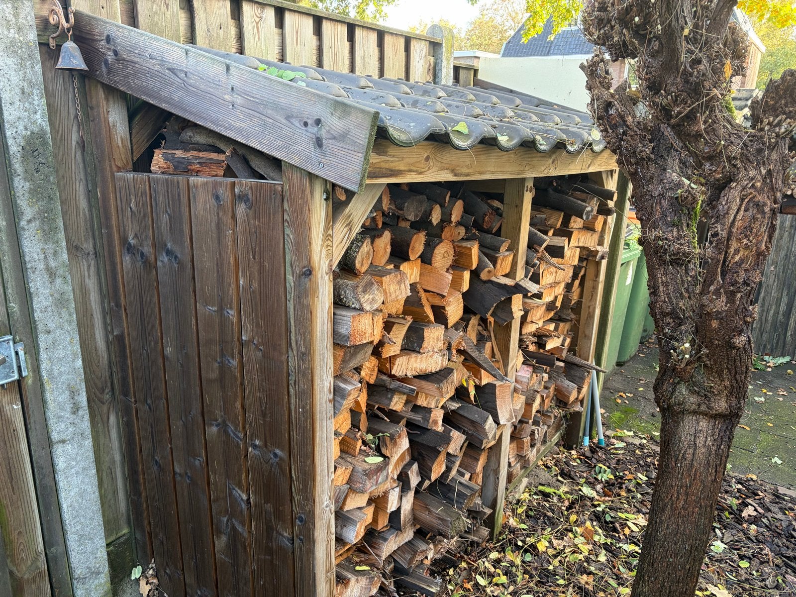 2 Houthokken met gemengd stookhout en stammen, Tuin en Terras, 3 tot 6 m³, Ophalen, Beukenhout, Blokken