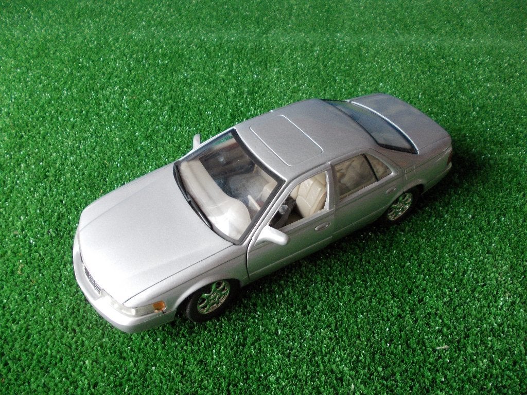 1/18 Cadillac STS Seville 1/18 Anson zilvergrijs-metallic, Hobby en Vrije tijd, Modelauto's | 1:18, Ophalen of Verzenden, Nieuw