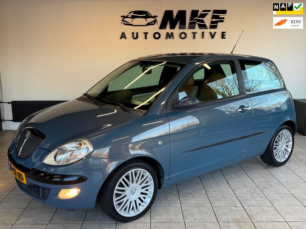 Lancia Ypsilon 1.4-16V Platino 2004 Airco/LEER/NIEUWE APK!, Auto's, Lancia, Voorwielaandrijving, 15 km/l, 400 kg, Bedrijf