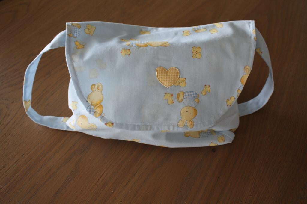 poppenkleertjes 43 cm luier tas gevuld, Ophalen of Verzenden, Nieuw, Babypop