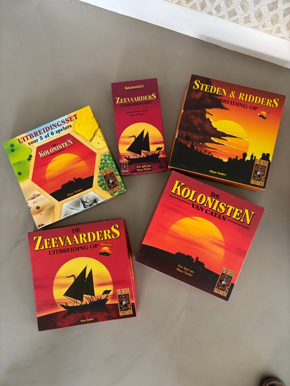 Kolonisten van Catan: Basisspel & Uitbreidingen, Drie of vier spelers, Ophalen of Verzenden, Zo goed als nieuw