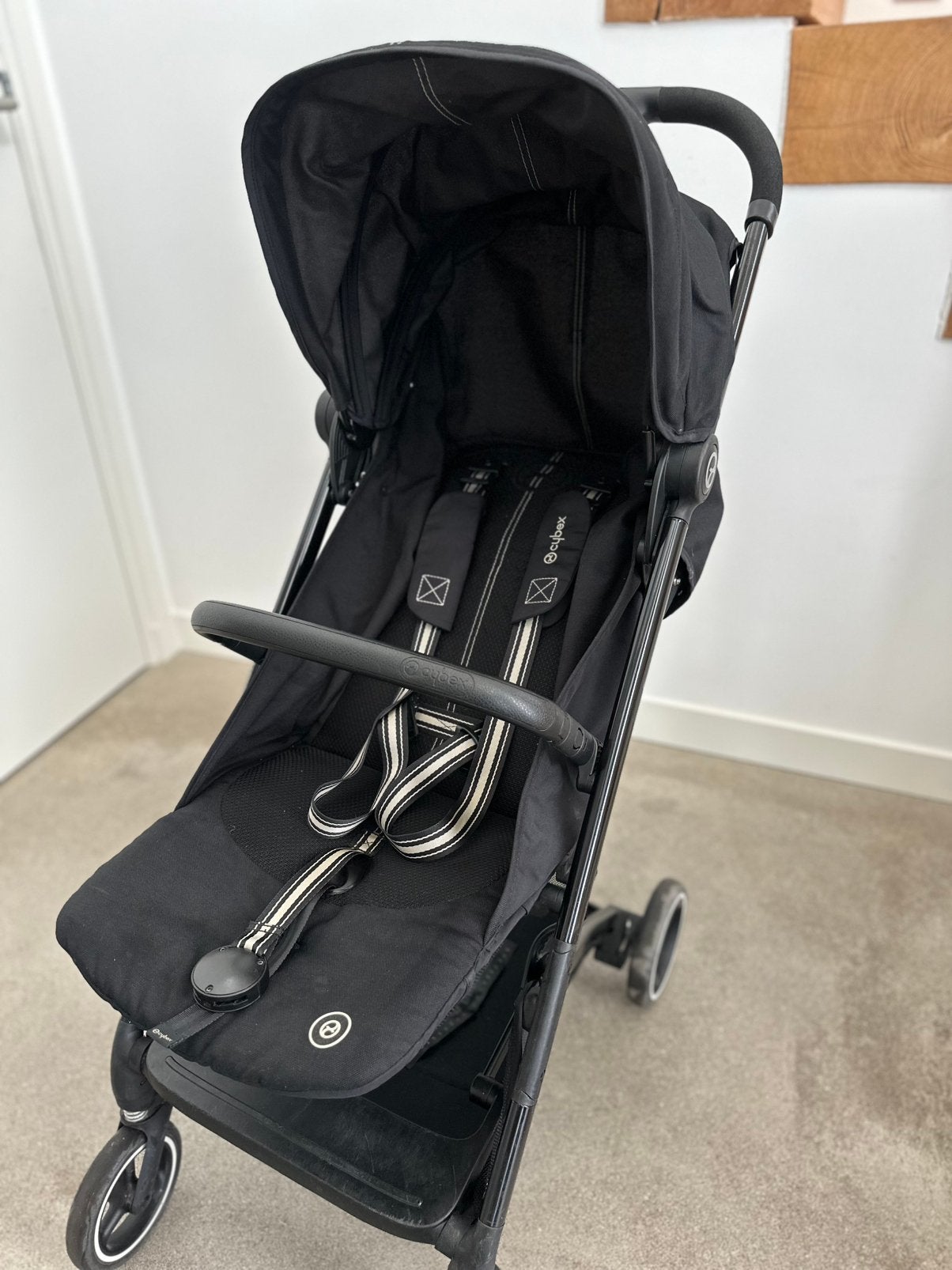Cybex buggy – zwart | Compact & stijlvol inclusief regenhoes, Kinderen en Baby's, Ophalen, Zo goed als nieuw, Regenhoes